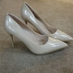 ** NEW ** Nude Patent pumps